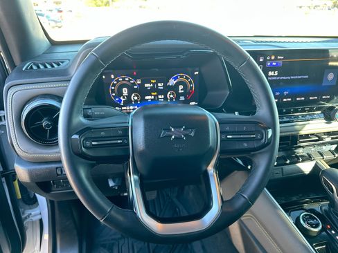 Used 2024 Chevrolet Colorado ZR2 w/ Technology Package image 14