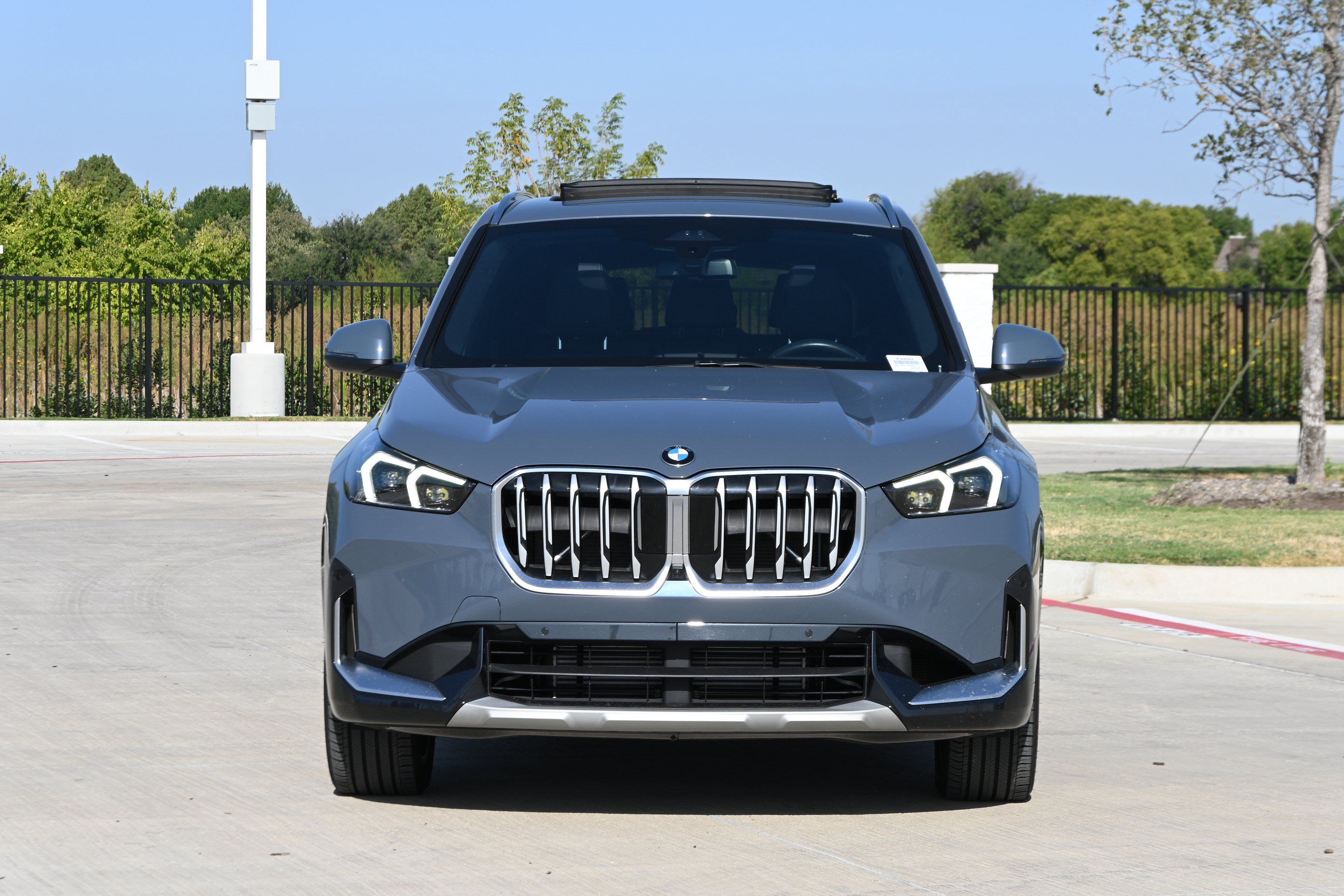 Certified 2025 BMW X1 xDrive28i AWD/4WD image 3