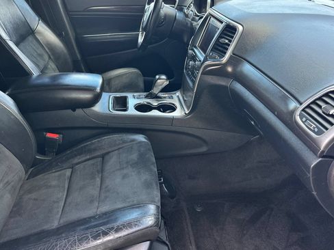 Used 2018 Jeep Grand Cherokee Altitude AWD/4WD image 16