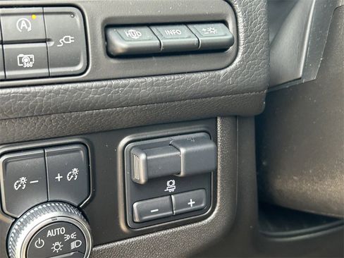 Used 2022 GMC Yukon Denali image 33