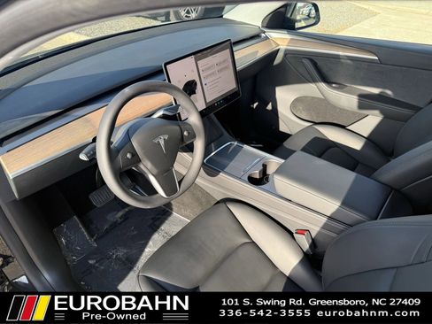 Used 2024 Tesla Model Y Long Range AWD/4WD image 9