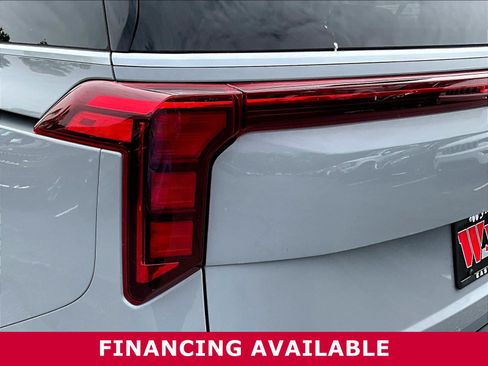 Used 2025 Kia Carnival EX FWD image 20