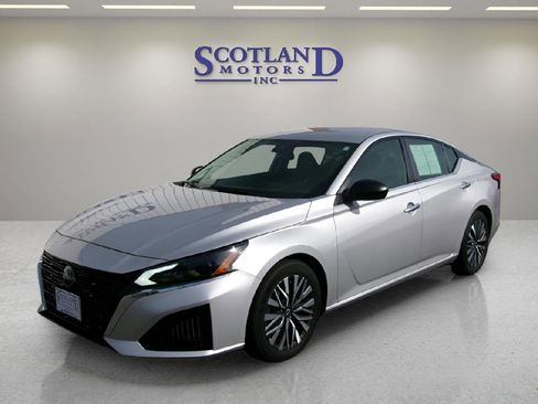 Used 2024 Nissan Altima 2.5 SV image 2