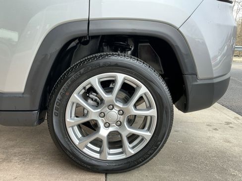 Used 2023 Jeep Compass Latitude image 26