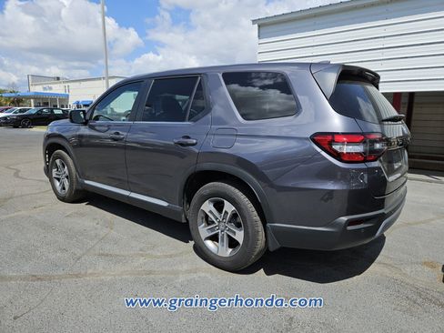 Used 2025 Honda Pilot EX-L image 10