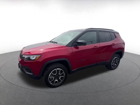 Used 2025 Jeep Compass Trailhawk AWD/4WD image 8