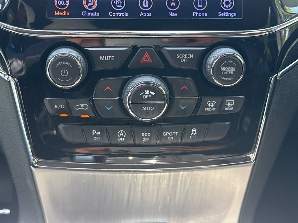 Used 2021 Jeep Grand Cherokee Trailhawk w/ Premium Lighting Group AWD/4WD image 24