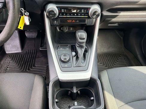 Used 2022 Toyota RAV4 LE AWD/4WD image 26