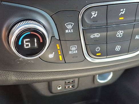 Used 2022 Chevrolet Traverse RS AWD/4WD image 19