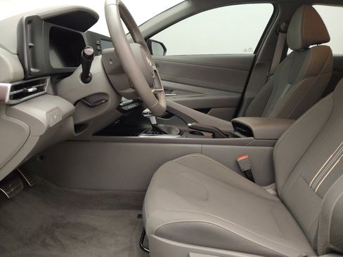 Used 2025 Hyundai Elantra Sport FWD image 17