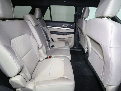 Used 2018 Ford Explorer XLT w/ Equipment Group 201A image 19