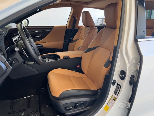 Certified 2025 Lexus ES 300h w/ Premium Package FWD image 36