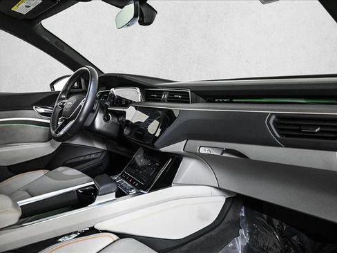 Certified 2024 Audi Q8 e-tron Prestige image 23