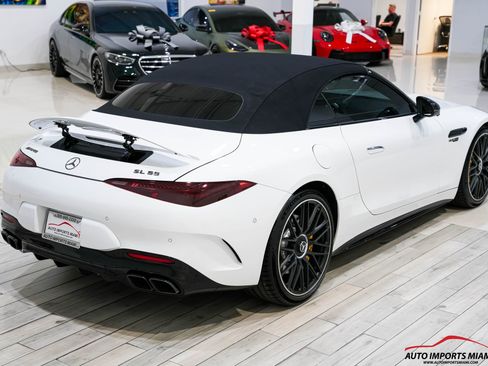 Used 2022 Mercedes-Benz SL 55 AMG 4MATIC w/ Driver Assistance Package image 23