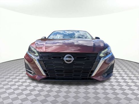 Used 2025 Nissan Altima 2.5 SV FWD image 8