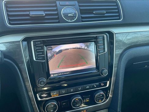 Used 2017 Volkswagen Passat 1.8T SE w/ SE Lighting Package image 21