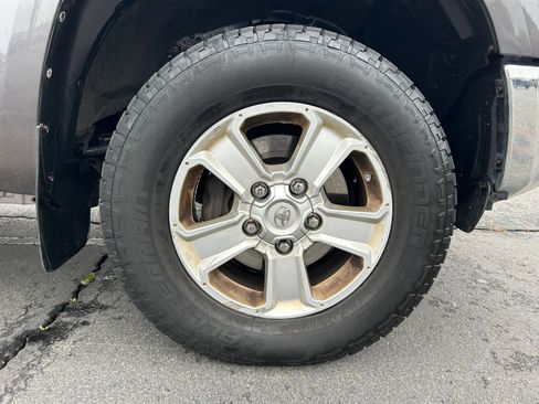 Used 2015 Toyota Tundra SR5 w/ SR5 Upgrade Package image 30