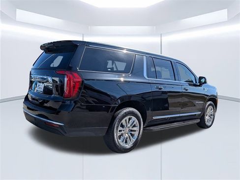 Used 2022 GMC Yukon XL SLT w/ SLT Luxury Package image 4