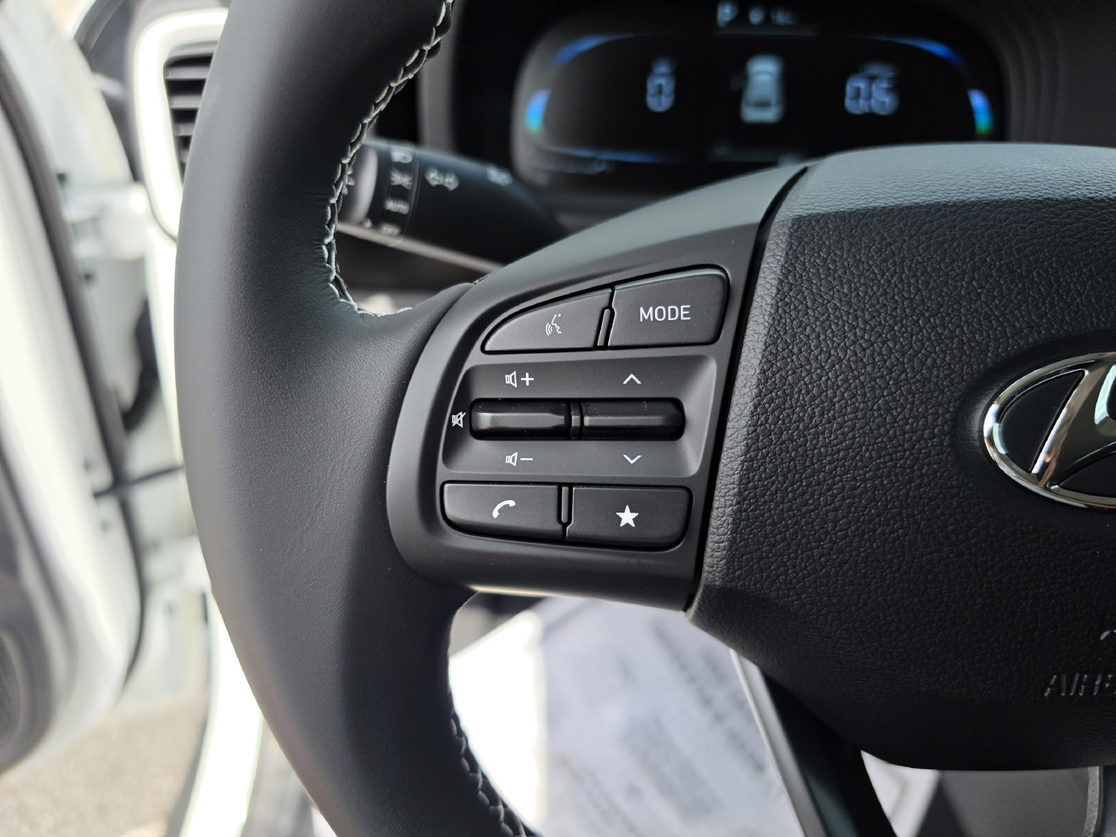 New 2026 Hyundai Venue SEL FWD image 31