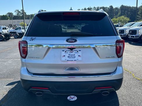 Used 2018 Ford Explorer Limited w/ Equipment Group 301A FWD image 7