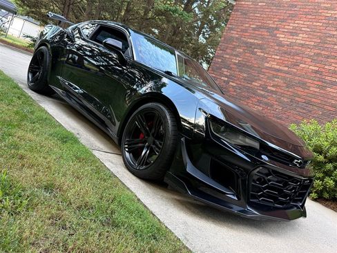 Used 2018 Chevrolet Camaro ZL1 RWD image 28