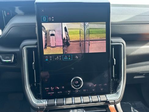 Used 2025 GMC Yukon XL Denali AWD/4WD image 57