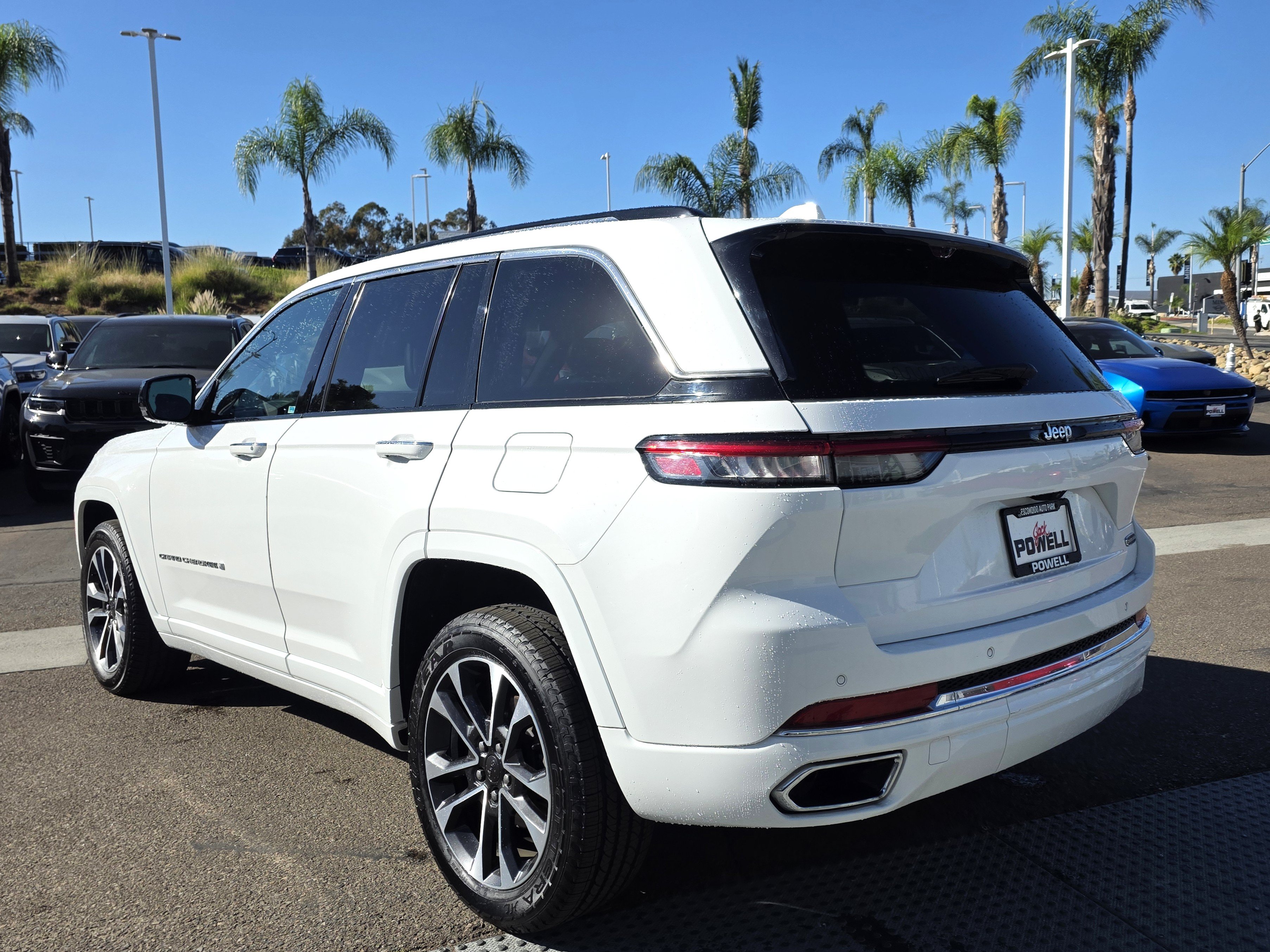 Used 2023 Jeep Grand Cherokee Overland w/ Luxury Tech Group IV RWD image 3