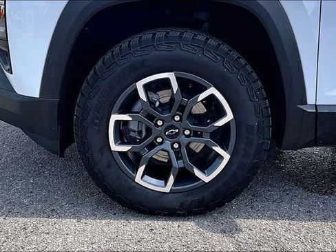 Used 2026 Chevrolet Equinox ACTIV w/ Safety and Technology Package FWD image 33