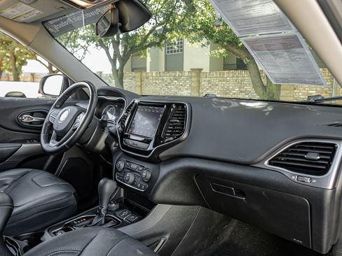 Used 2020 Jeep Cherokee Limited image 23