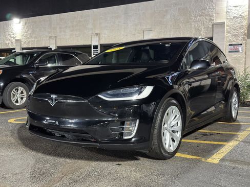 Used 2018 Tesla Model X 75D image 7