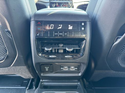 Used 2025 Jeep Grand Cherokee L Limited w/ Black Appearance Package AWD/4WD image 29