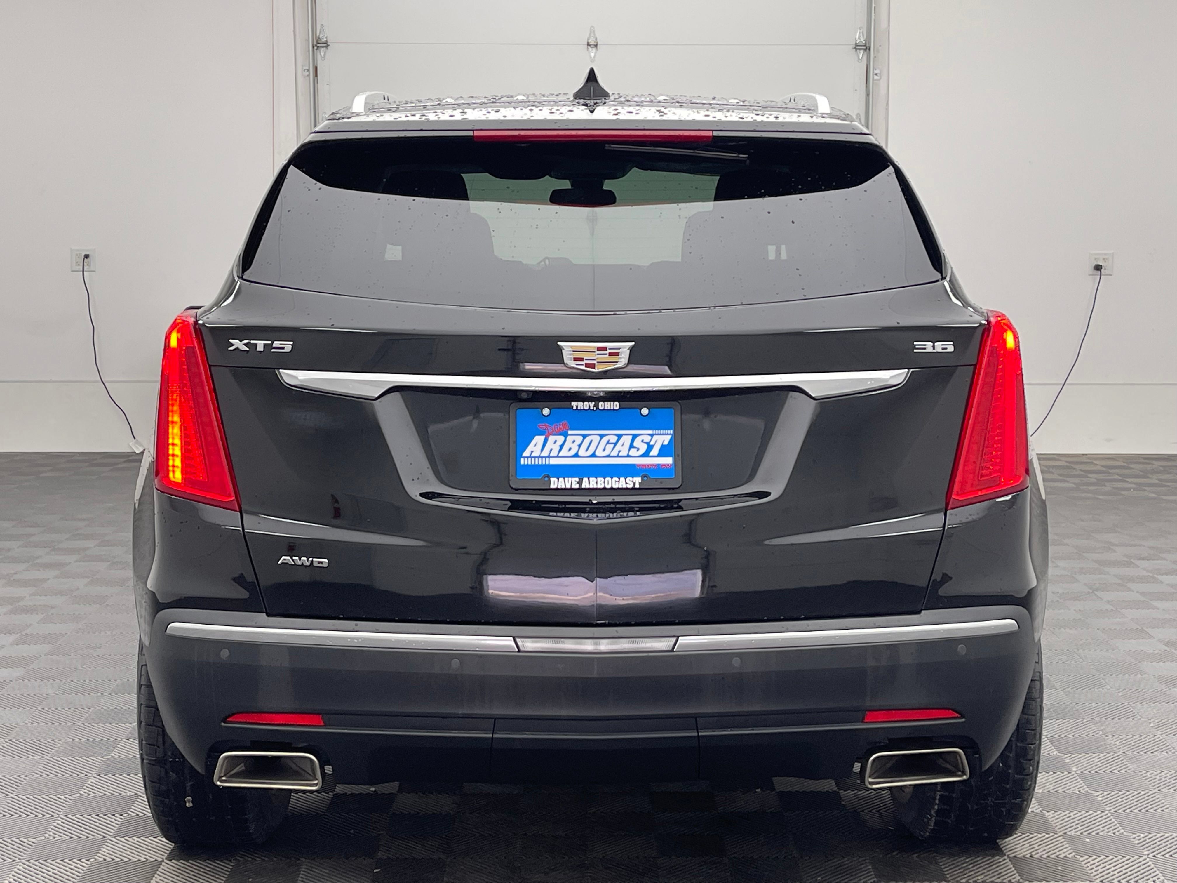 Used 2017 Cadillac XT5 Luxury w/ Driver Awareness Package AWD/4WD image 9