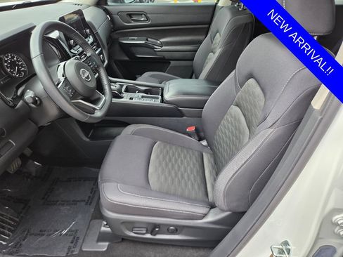 Used 2023 Nissan Pathfinder SV w/ Black Appearance Package FWD image 13