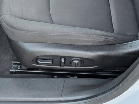 Used 2018 Chevrolet Malibu LT image 19