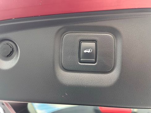 Used 2019 Nissan Pathfinder SL image 24