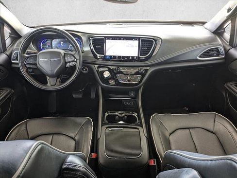 Used 2022 Chrysler Pacifica Limited w/ Uconnect Theater Family Group FWD image 16