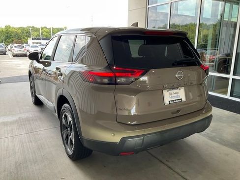 Used 2025 Nissan Rogue SV AWD/4WD image 19