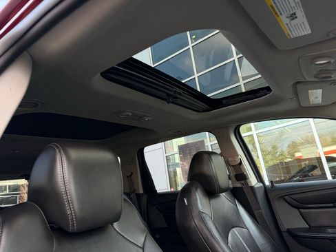 Used 2017 Chevrolet Traverse LT image 29