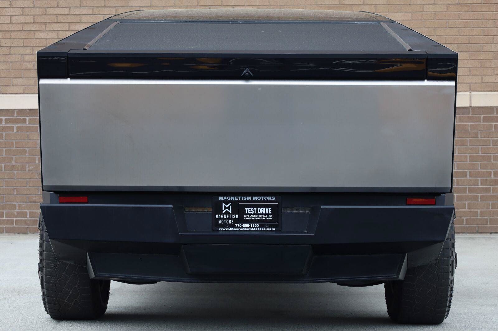 Used 2024 Tesla Cybertruck AWD Crew Cab image 10