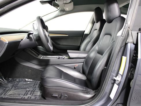 Used 2023 Tesla Model 3 Standard Range image 9