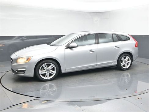 Used 2015 Volvo V60 T5 Premier image 4