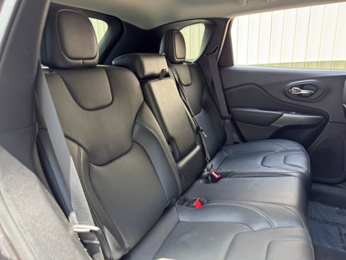 Used 2021 Jeep Cherokee Latitude Lux w/ Comfort/Convenience Group AWD/4WD image 35