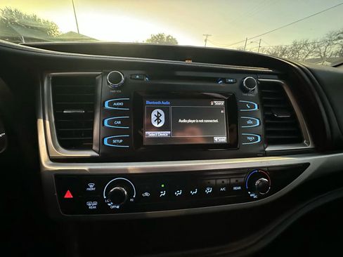 Used 2018 Toyota Highlander FWD V6 image 21