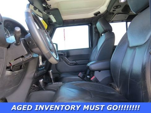 Used 2015 Jeep Wrangler Unlimited Sahara AWD/4WD image 13