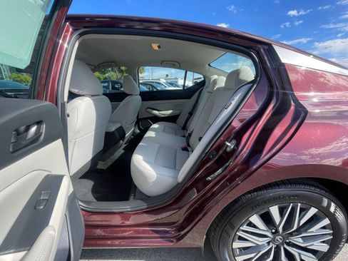 Used 2025 Nissan Altima 2.5 SV FWD image 28