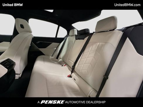 New 2026 BMW i5 eDrive40 image 13