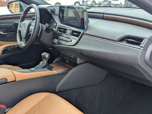 Used 2022 Lexus ES 300h Ultra Luxury image 29