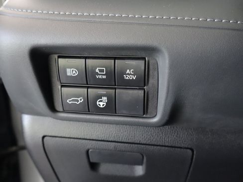 Used 2024 Toyota Highlander Platinum AWD/4WD image 18