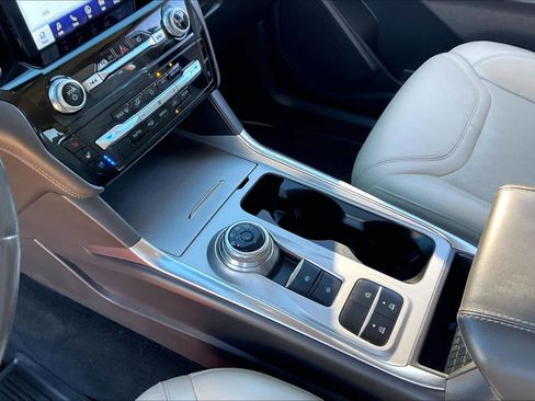 Used 2023 Ford Explorer Platinum w/ Technology Package image 15