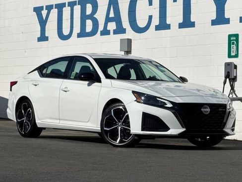 Used 2025 Nissan Altima 2.5 SR FWD image 2